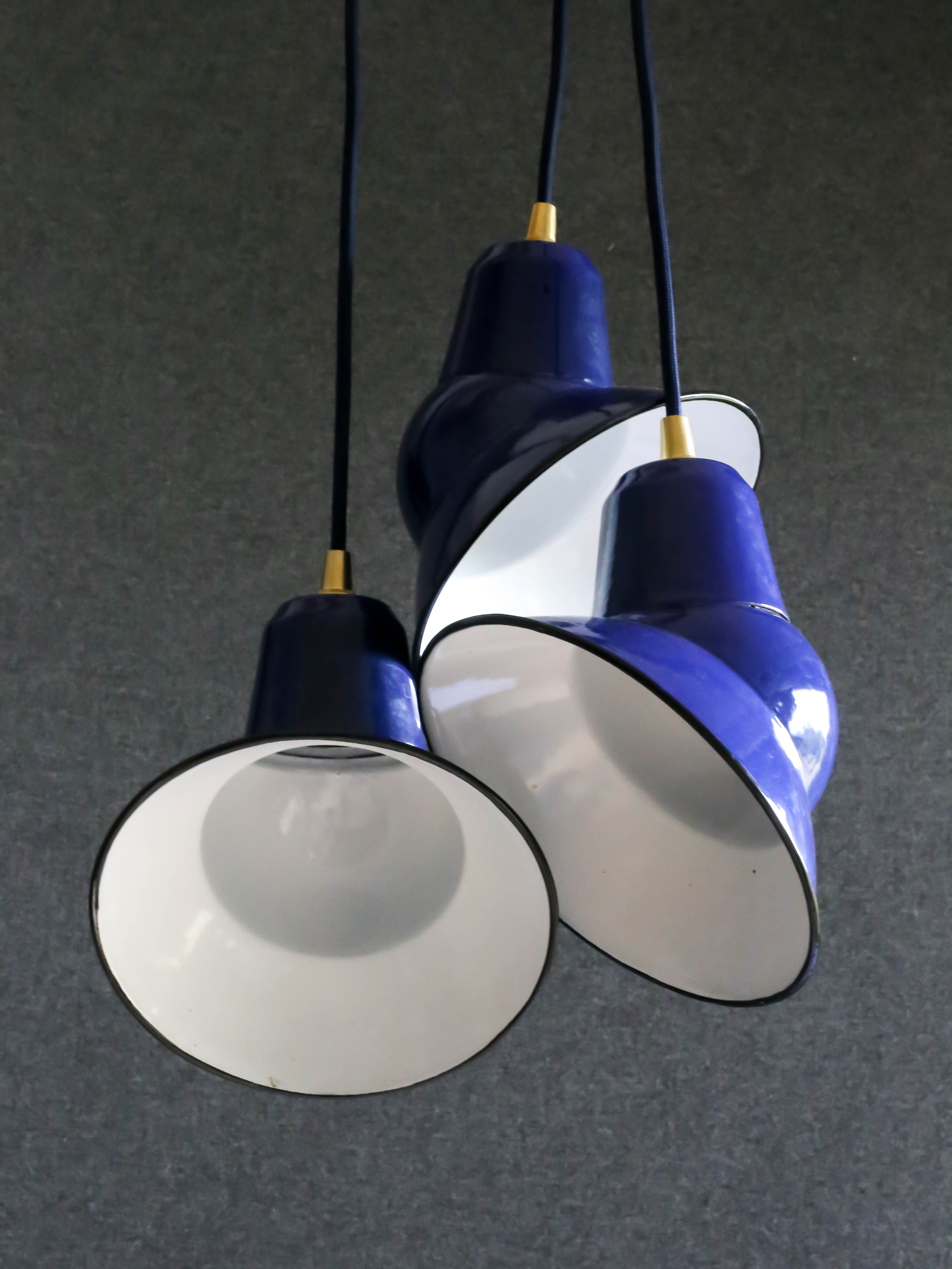 Set of 3 industrial suspensions in blue and white enamelled sheet - delivered with cable