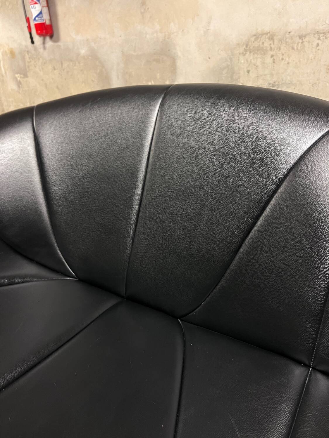 Pumpkin 2-seater sofa in black leather – Pierre Paulin for Ligne Roset,