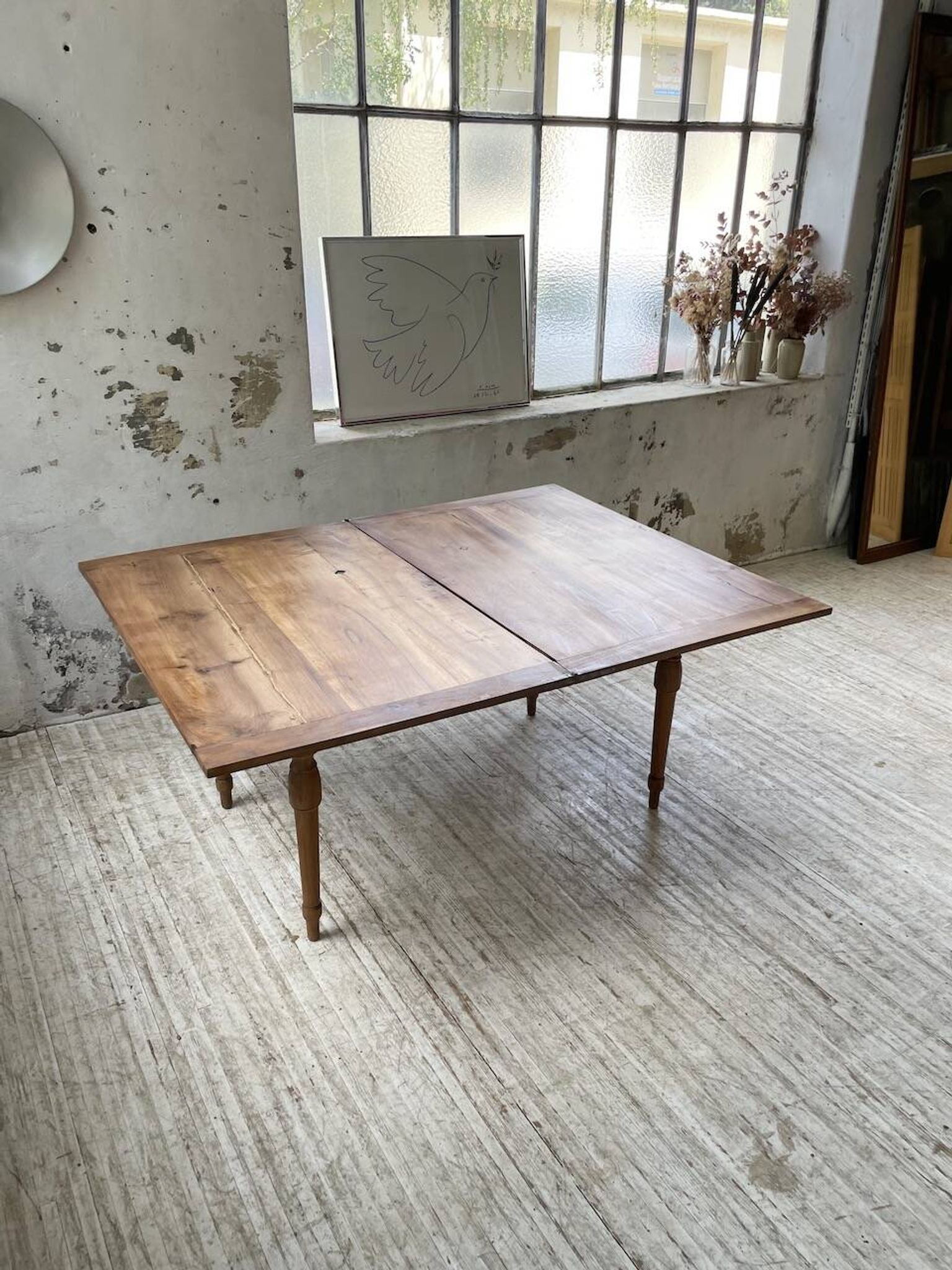 Table de ferme noyer plateau pivotable à allonges