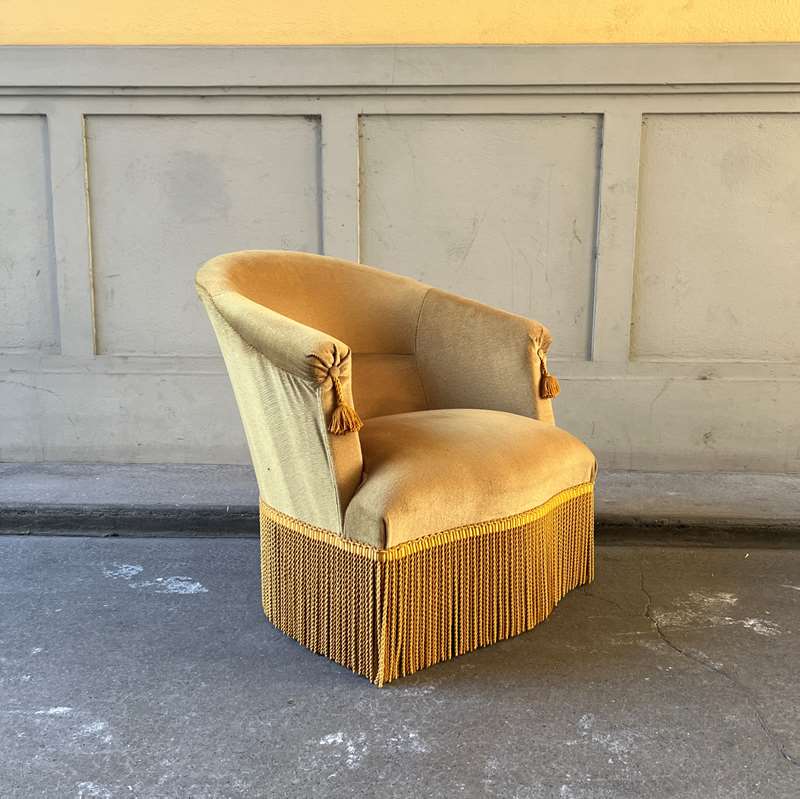 Toad armchair