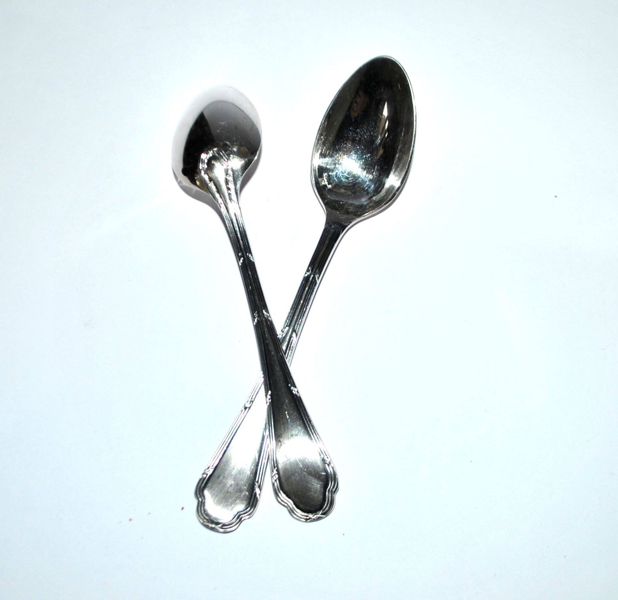 Ercuis set of 2 Trianon silver-plated dessert spoons with crossed ribbon, 15 cm