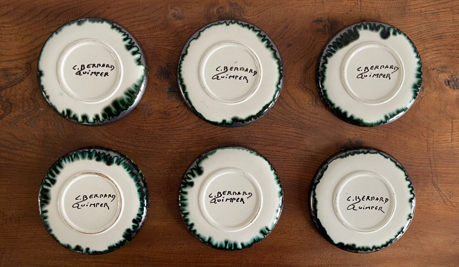 6 tasses en faïence de Quimper.