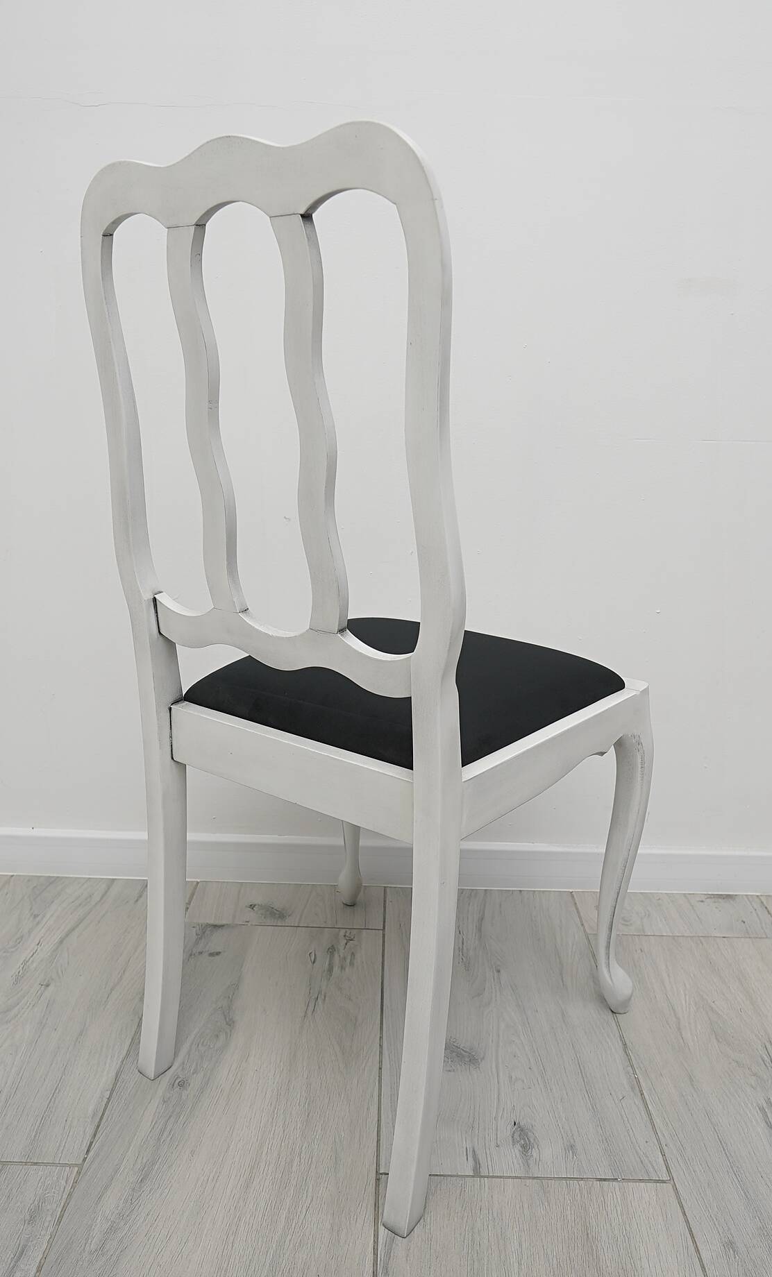 Stylish Ludwik table + 6 chairs. After professional renovation.