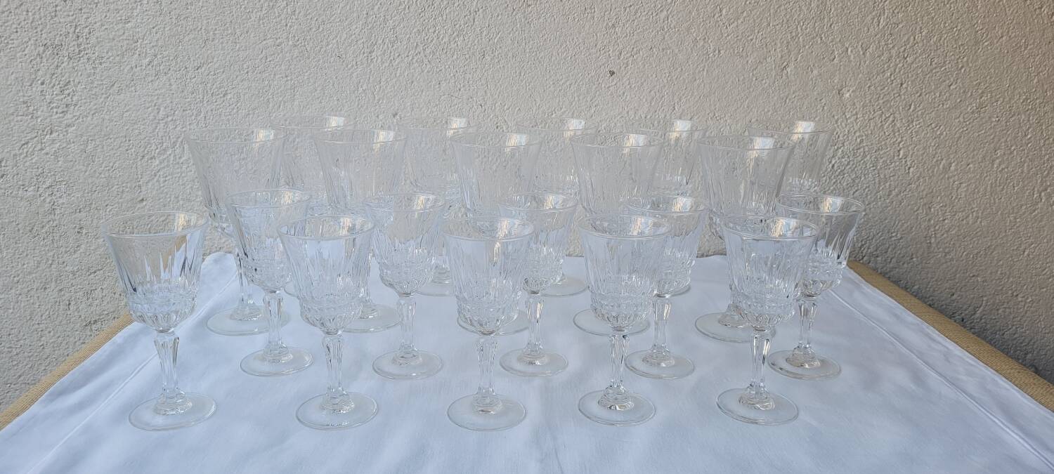 Set of 20 70's stemmed glasses