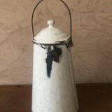 Pot à lait en tôle émaillée