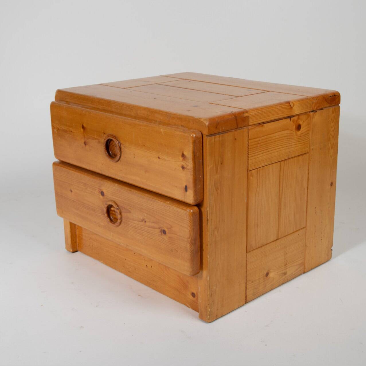 Meuble de rangement, chevet par Charlotte Perriand pour Les Arcs, 1960