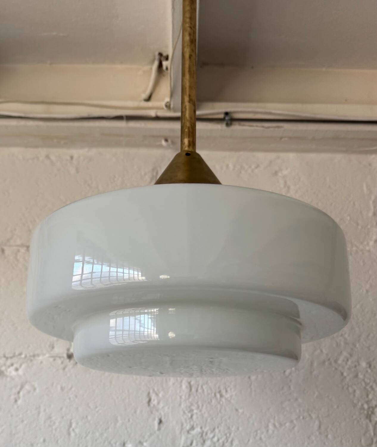 Lustre Art Déco opaline style Bauhaus