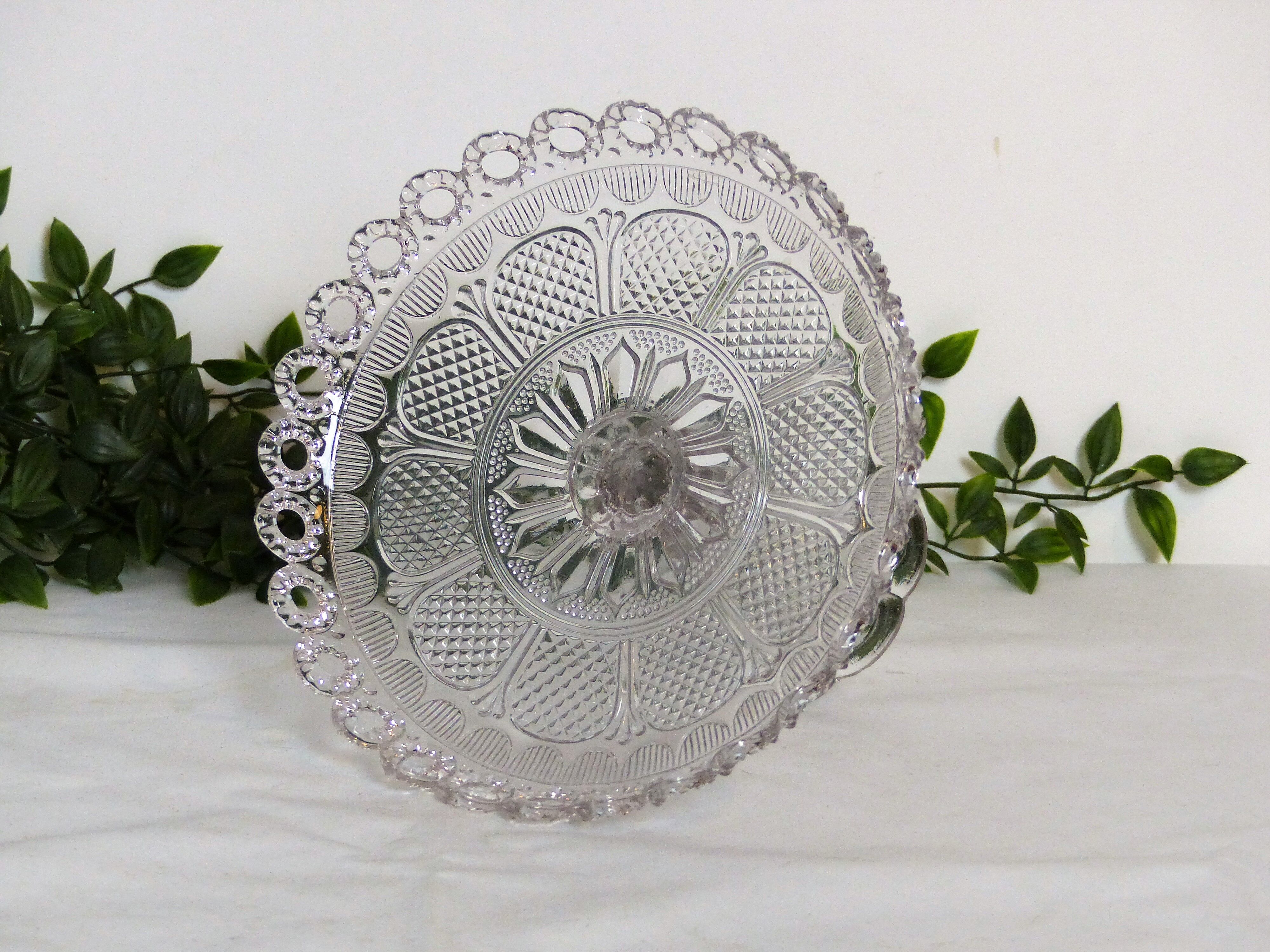 Flat, glass cake display