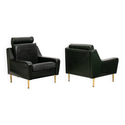 Airborne. Paire de fauteuils en cuir vert. Années 1950.