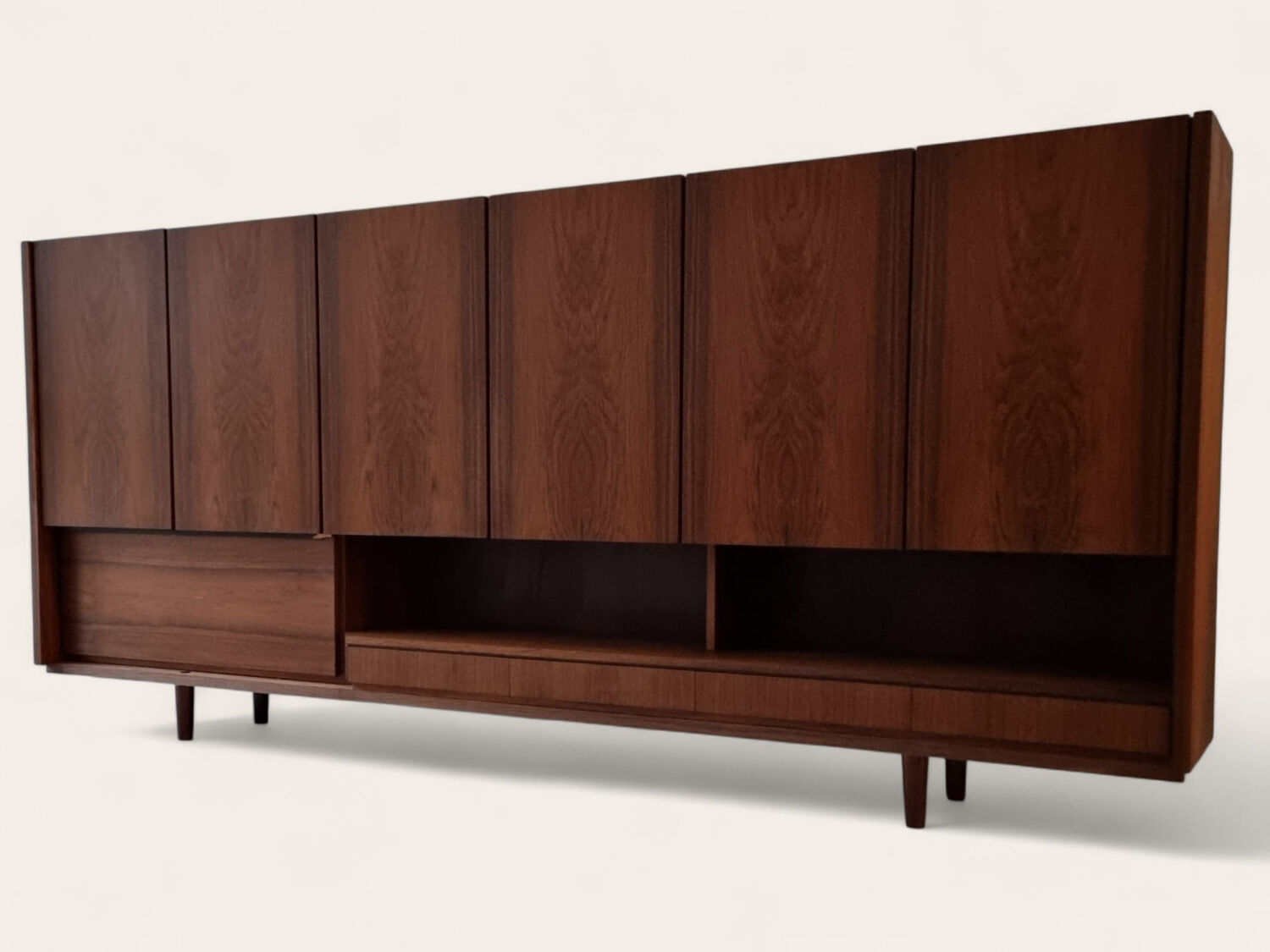 Tableau central du milieu du siècle