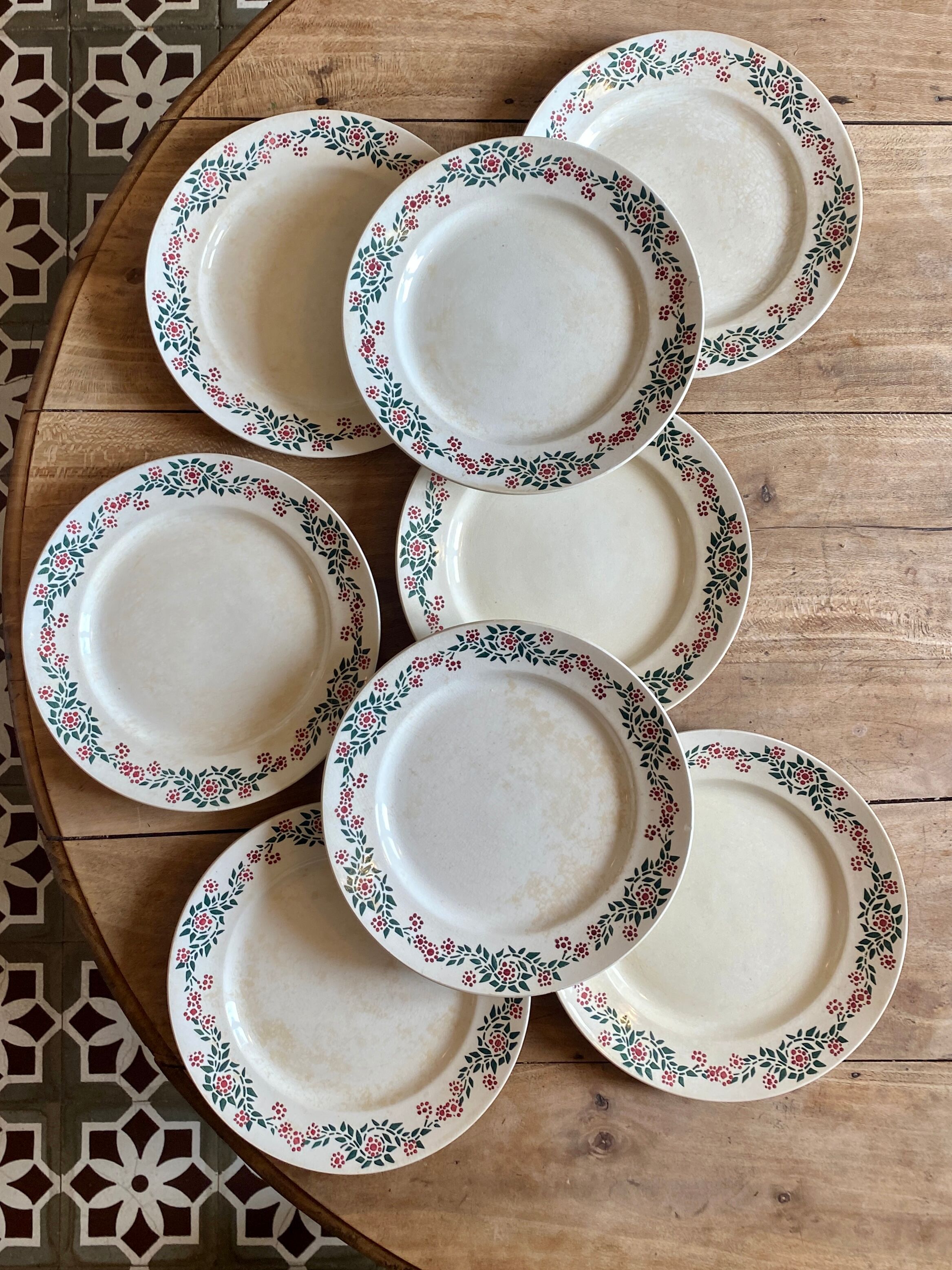 Set of 8 flat plates vintage model Cécile de HBCM