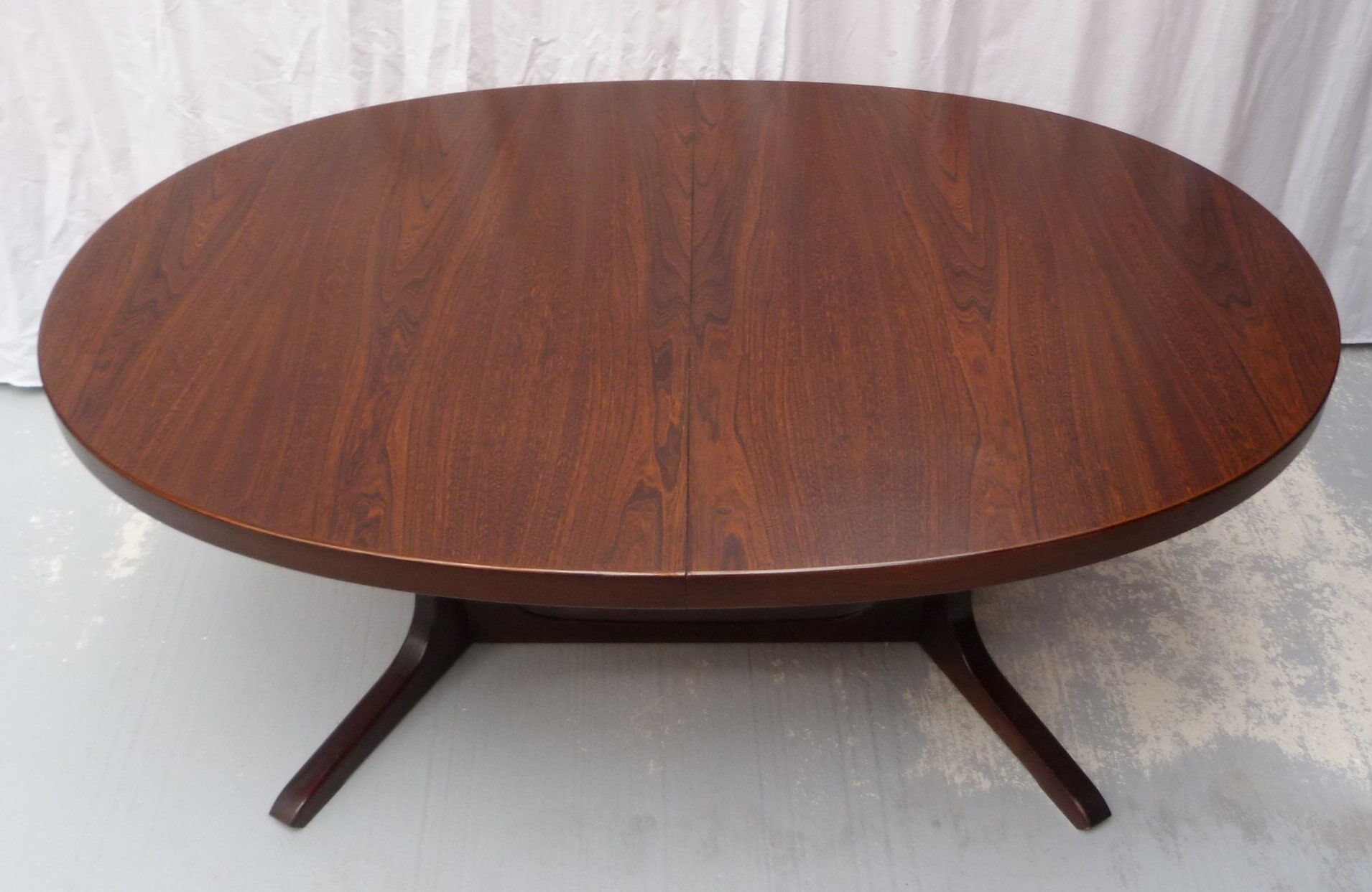 Baumann Oval Table