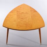 Table basse triangle en bois d'érable années 1950 hollande