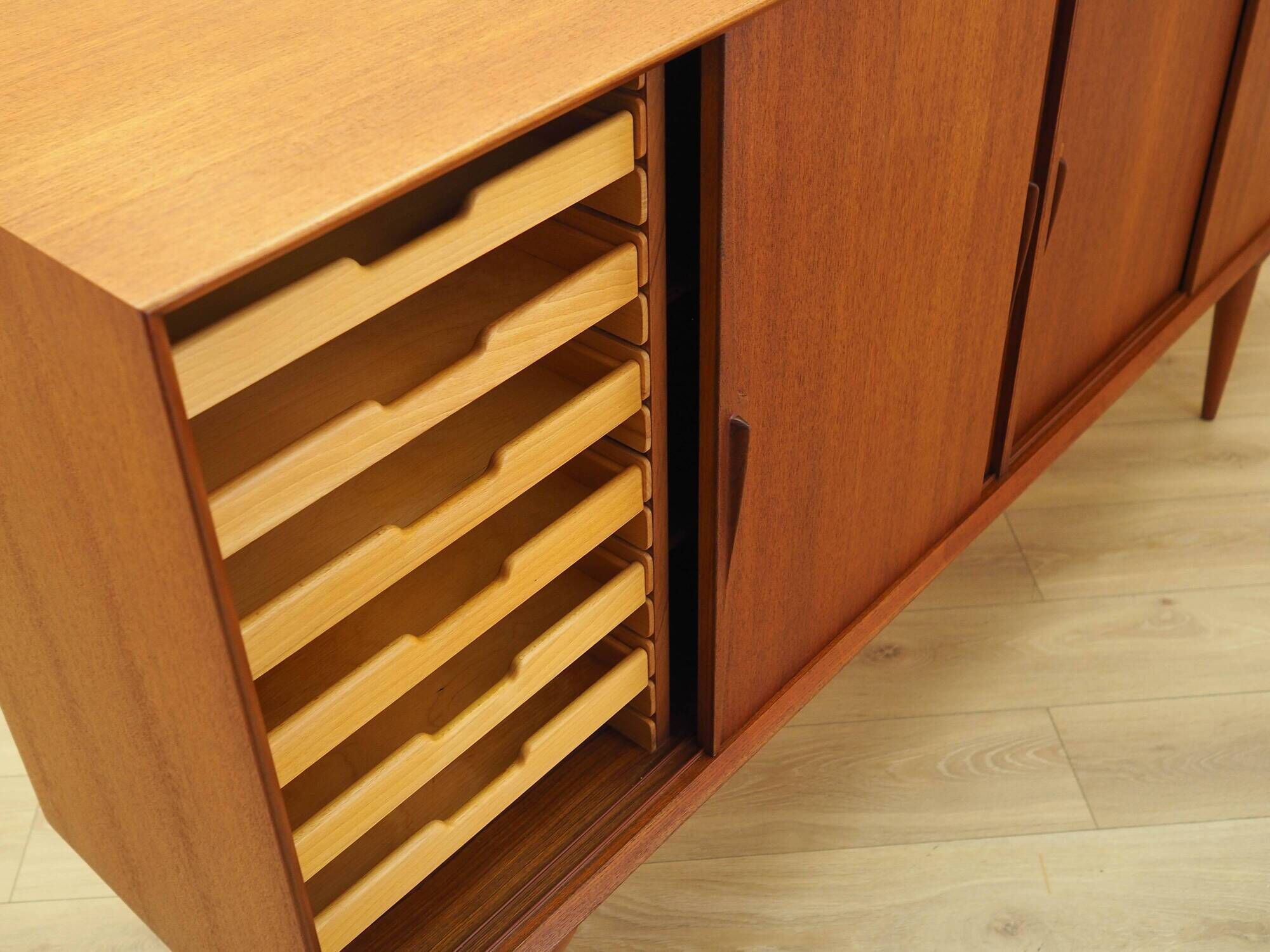 Buffet en teck, design danois, années 1970, fabricant : Omann Jun