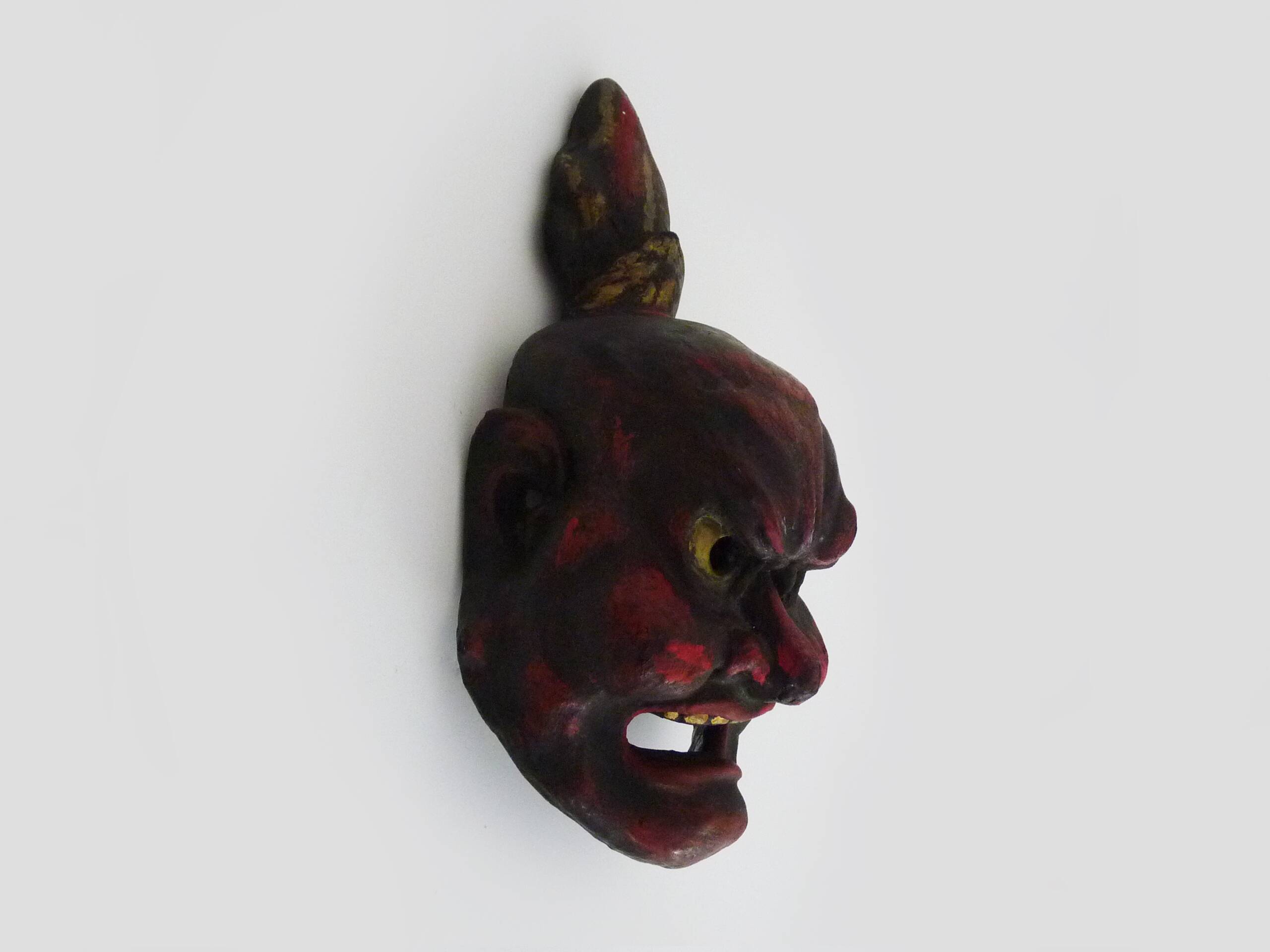 Old Japanese mask in polychrome wood. 70s 80s