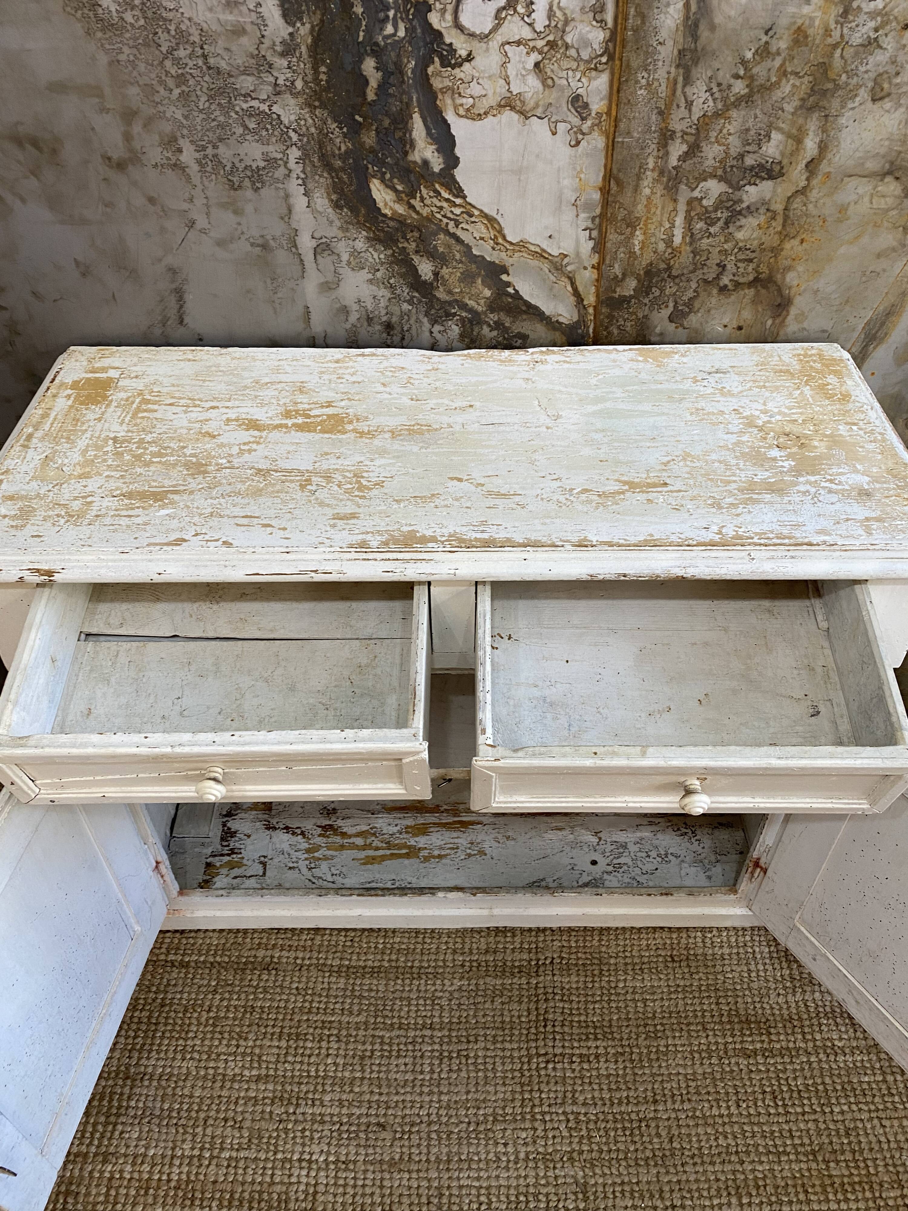 Parisian buffet in its pretty original patina