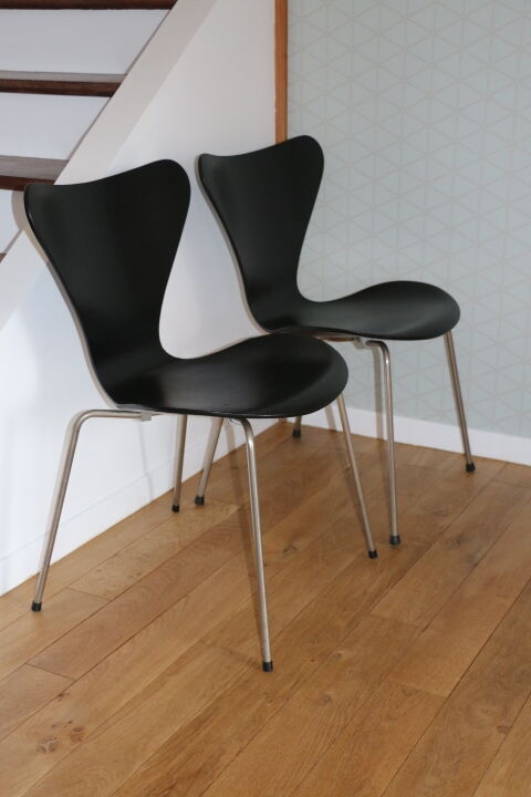 2 chaises 3107 d'Arne Jacobsen pour Fritz Hansen 1950