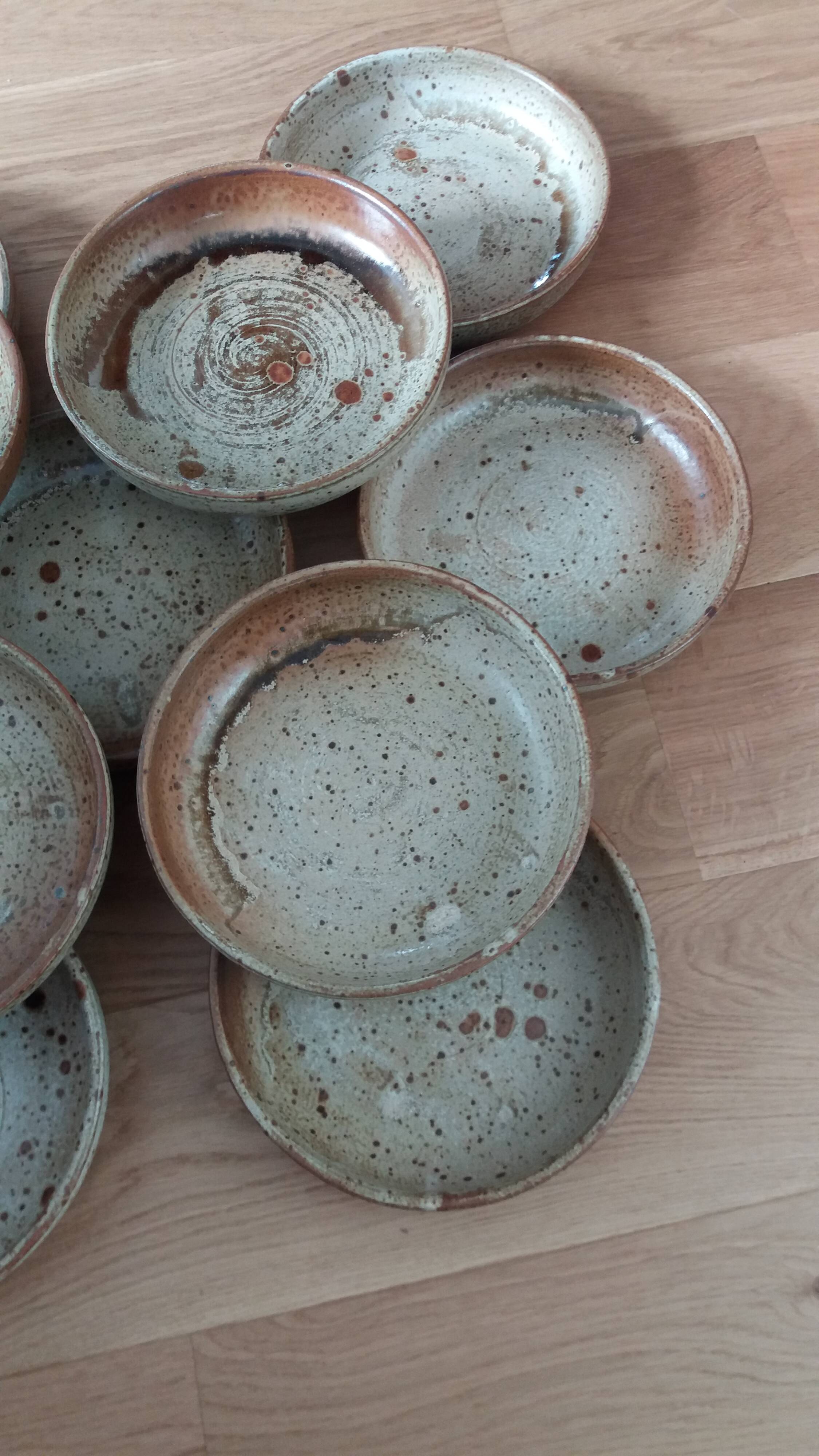 Assiettes creuses en grès de Puisaye par Jean-Pierre Prud'homme