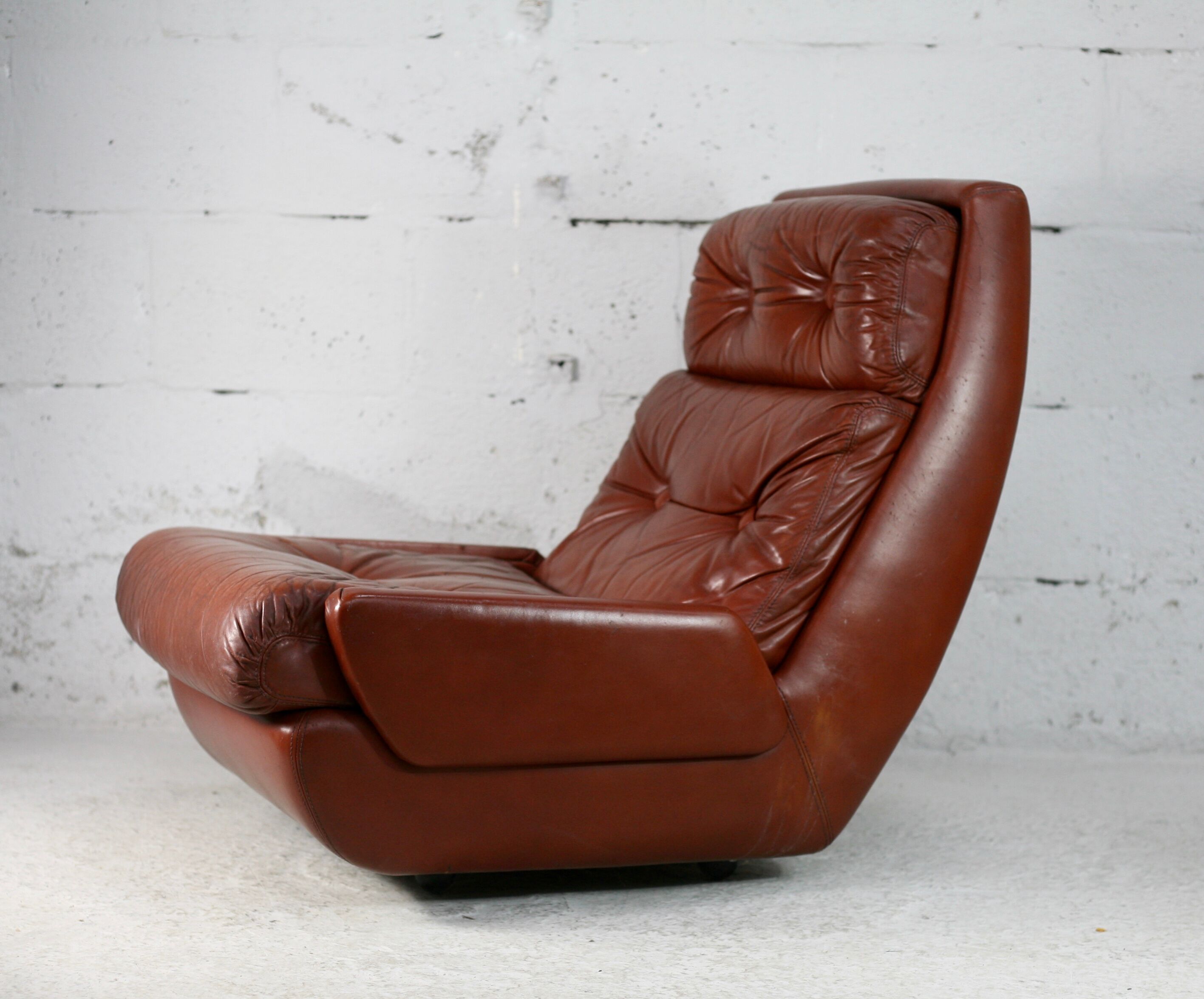Easy chair "space age". Jean Prévost, France, leather, circa 1970