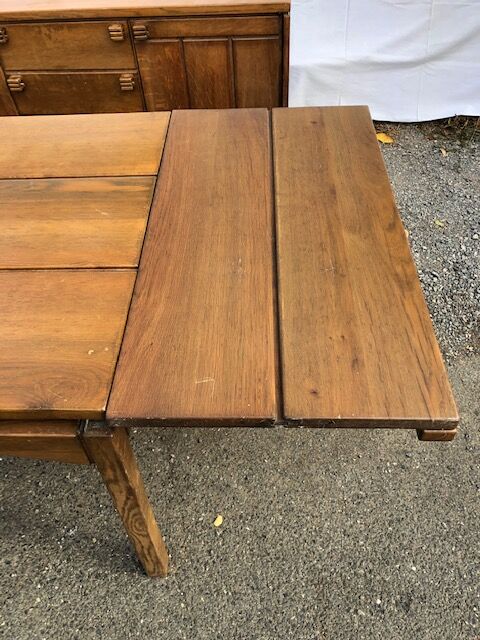 Scandinavian table with extensions