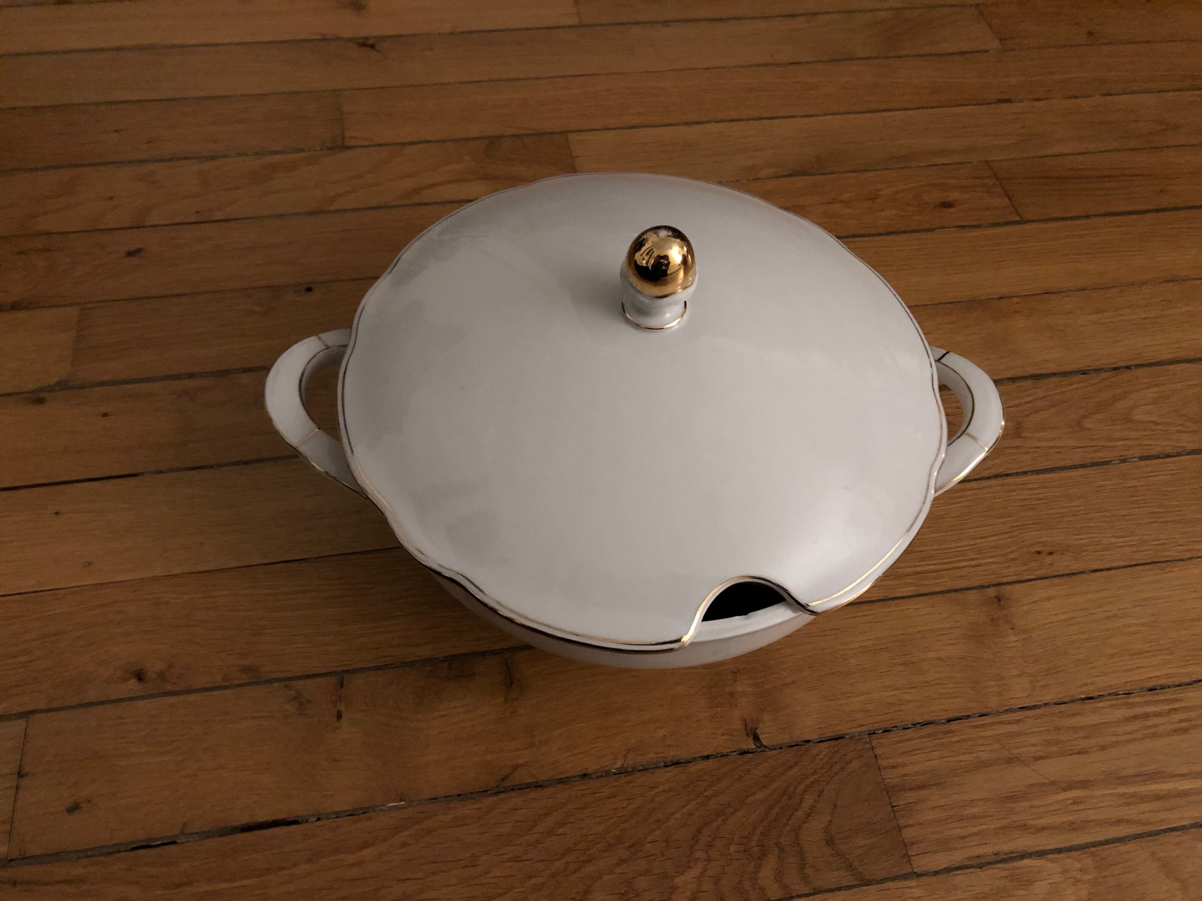 Porcelain tureen