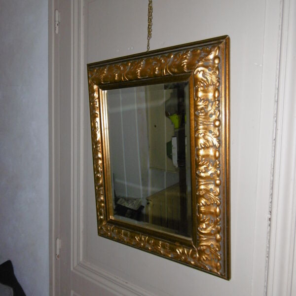 Miroir 56x46cm miroir    56cm  x 46cm  , dore , cadre   largeur  13 cm , épaisseur  6 cm   glace  dimensions   40,5 cm x 29,5cm