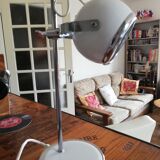 Eyeball desk lamp adjustable and steerable