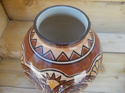 Former faience Henriot in Quimper vase signed Jean Caer