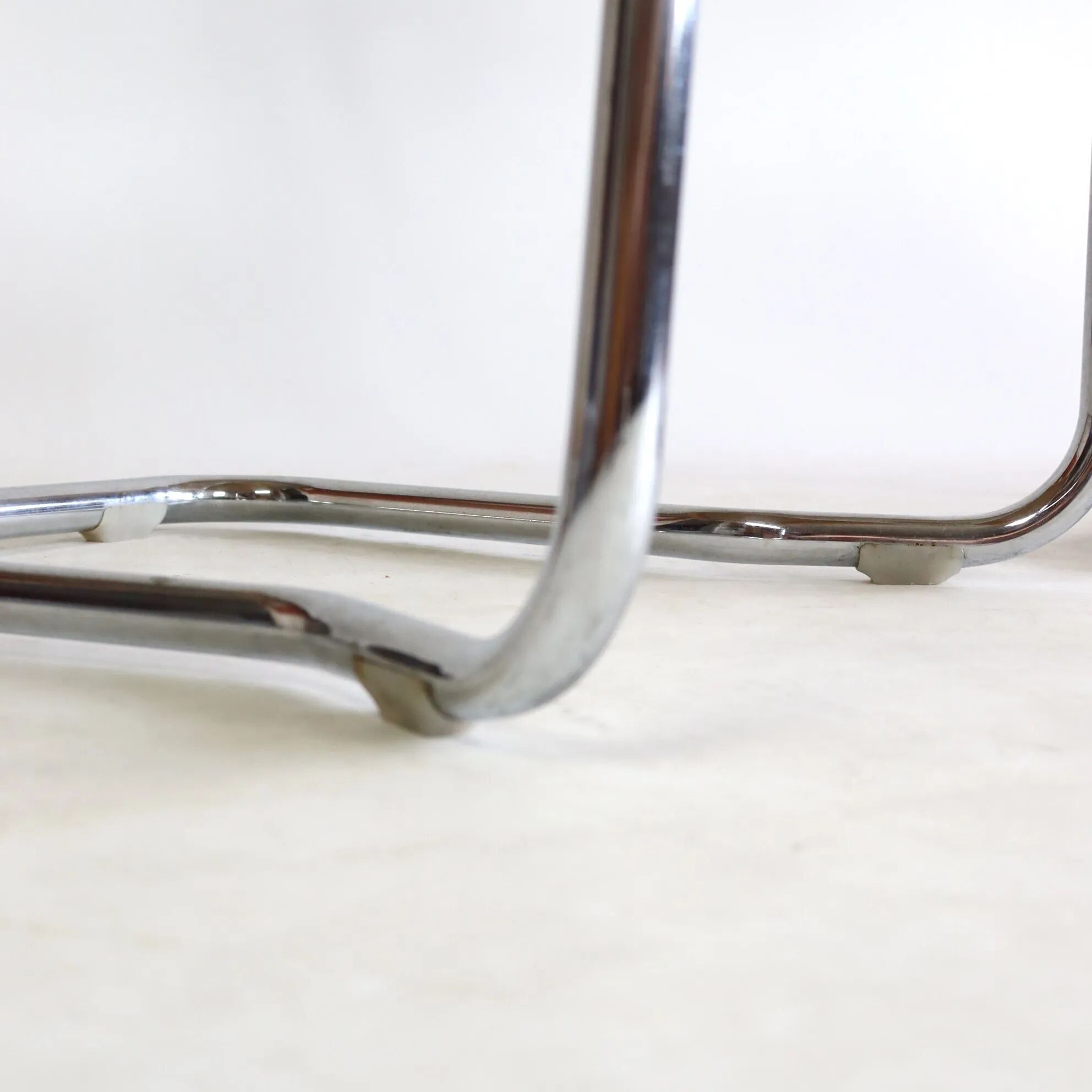 Paire de chaises B64
