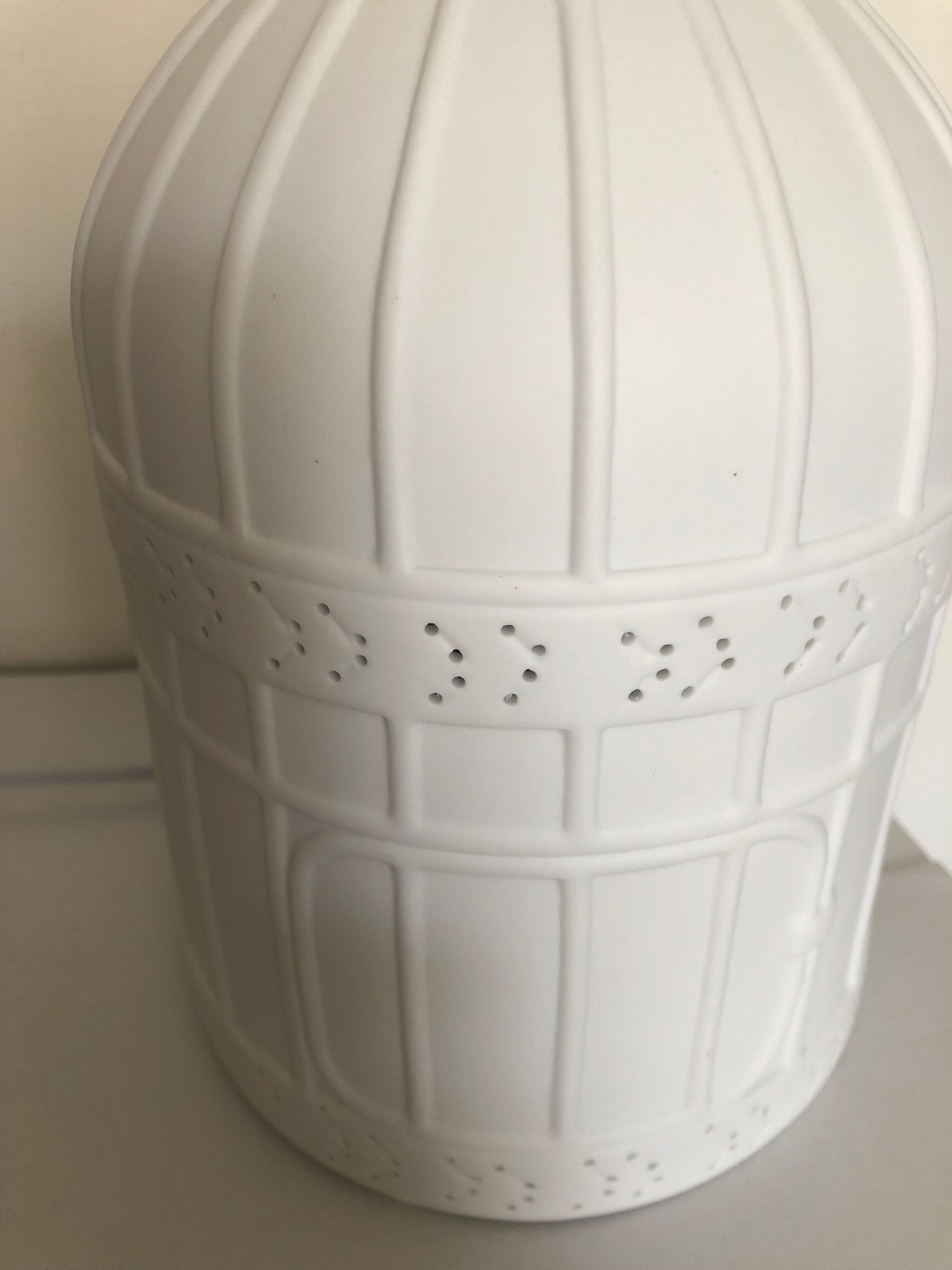 Cookie bird cage table lamp