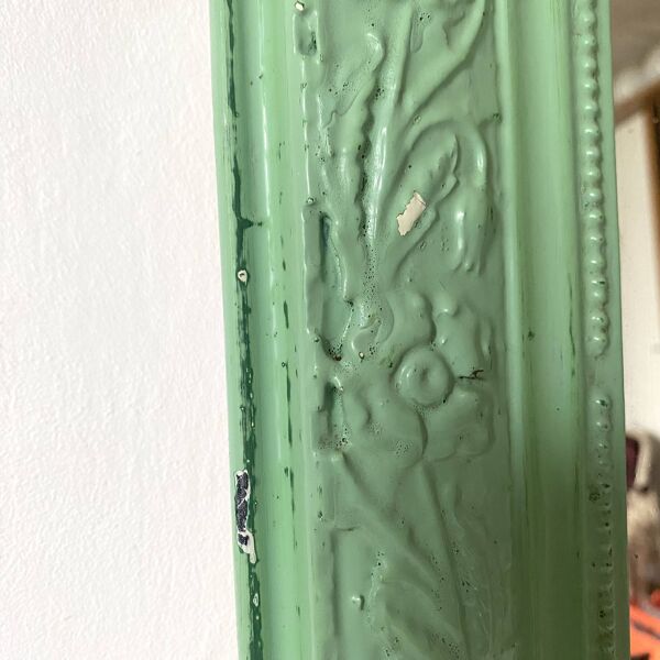 Miroir ancien classique – cadre bois et plâtre – repeint vert années 60