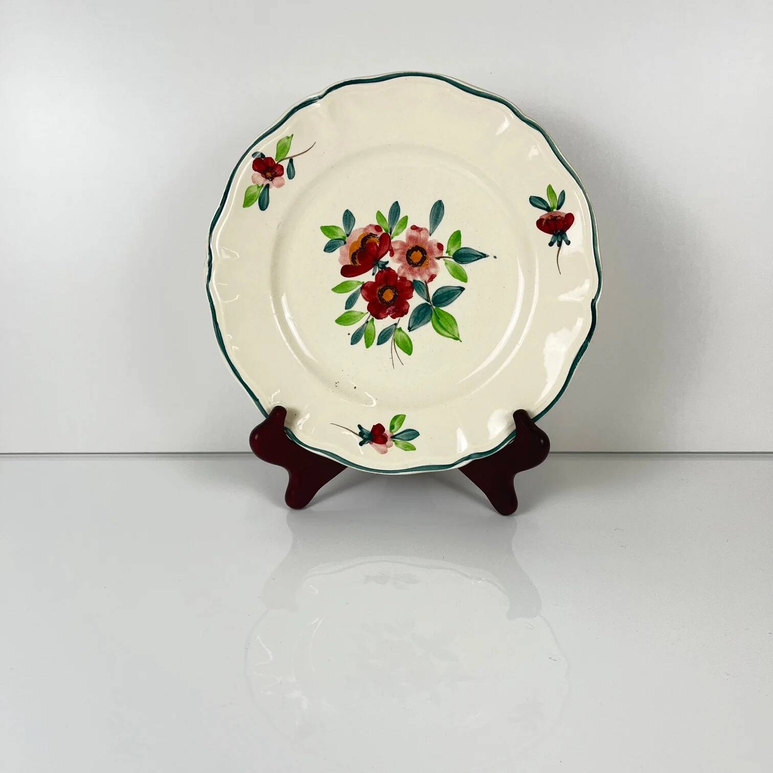 Set of 4 Sarreguemines "Amazonas" dinner plates, late 19th-early 20th century