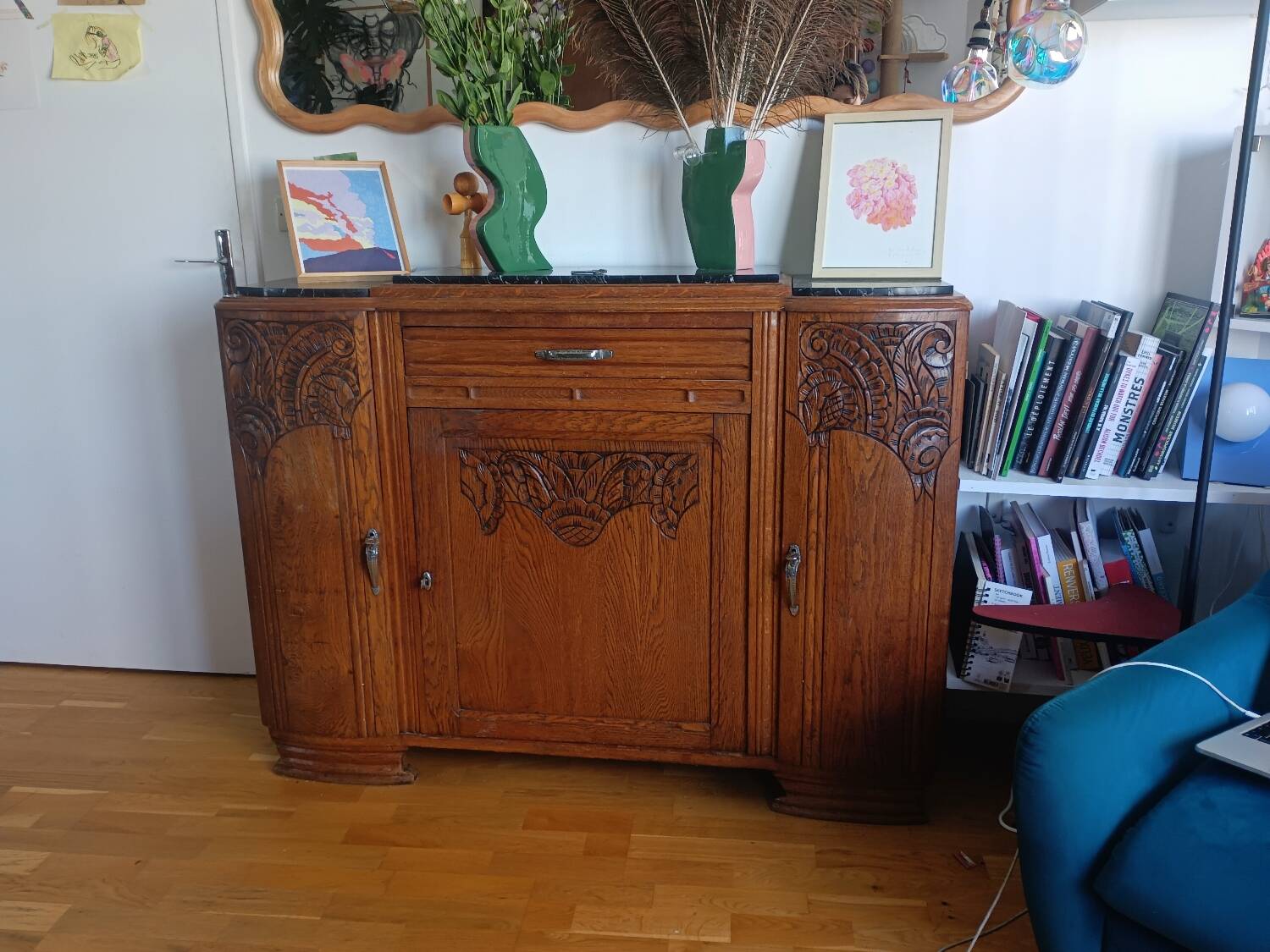 Art Deco buffet in marble and carved wood