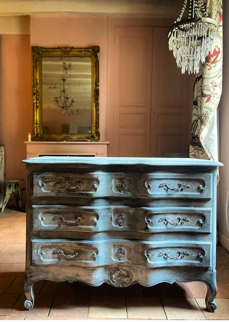 Antique Louis XV style chest of drawers in crossbow shape
