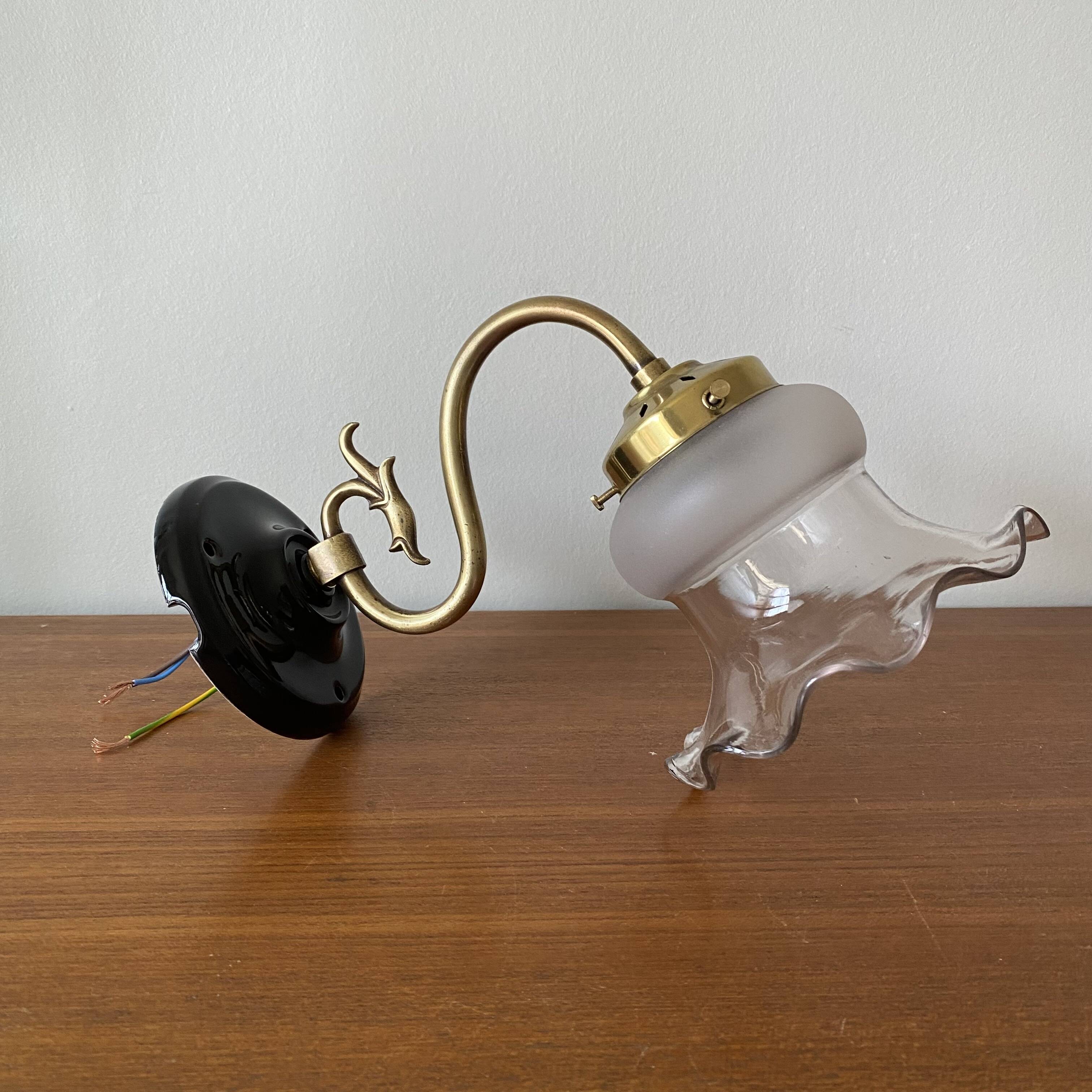 Swan neck wall light in brass with glass tulip.
