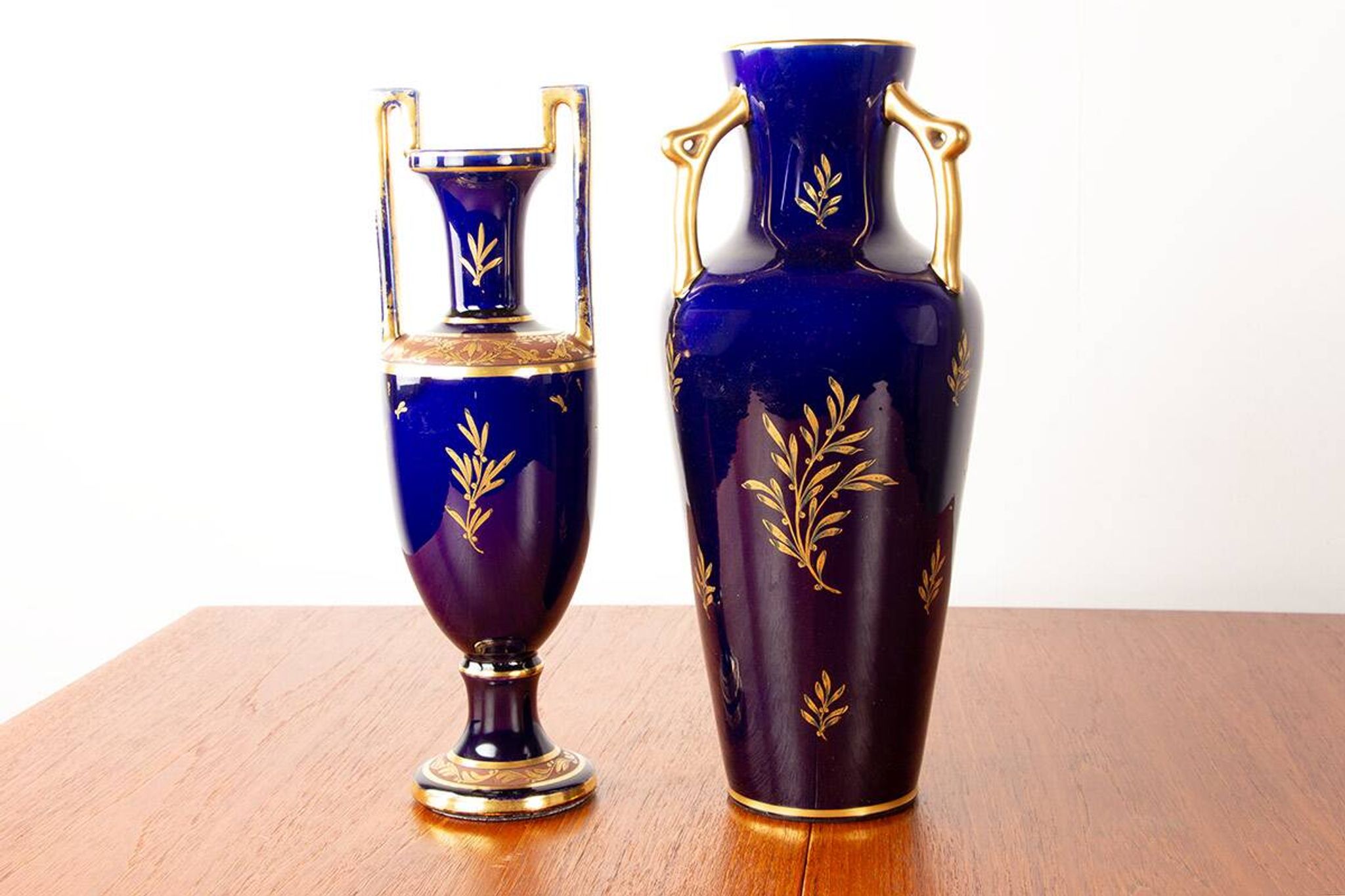 Neo-Classical style porcelain vase, cobal blue, Pinon-Heuzé 1930.
