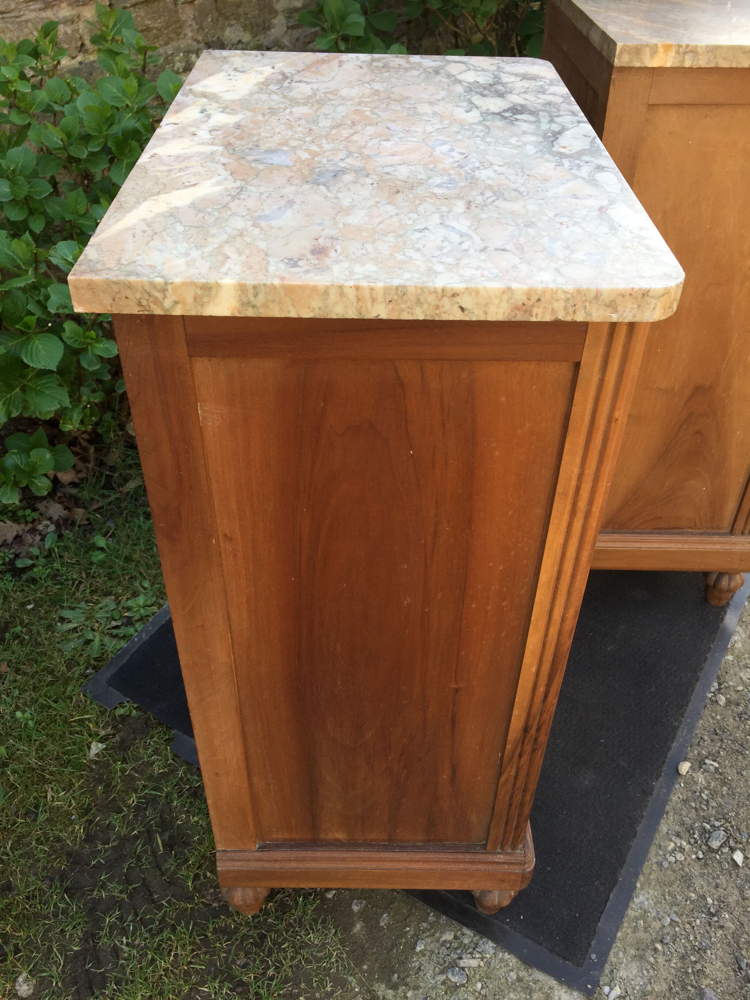 Tables de chevets vintage art deco en noyer