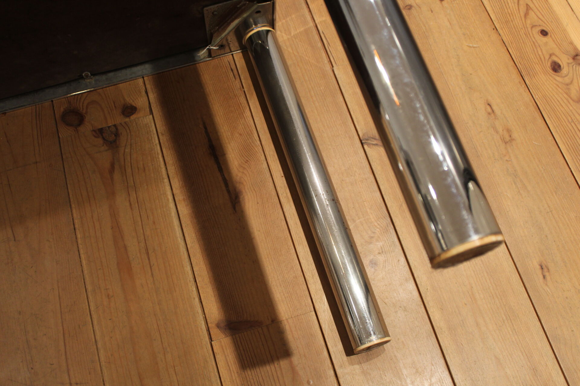 Table from the 70's formica in white and stainless steel