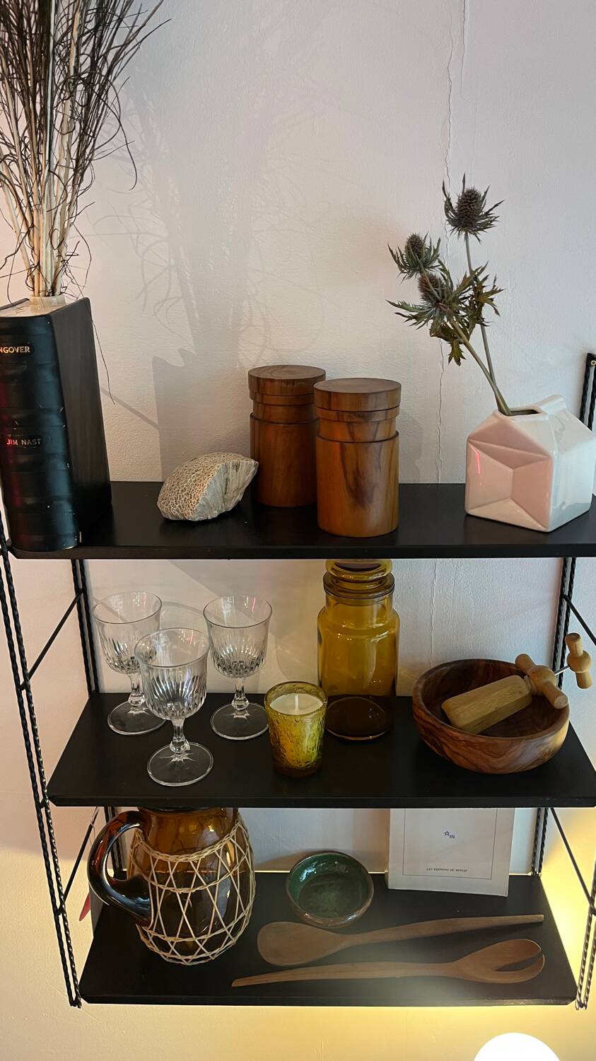 Étagère murale en tôle