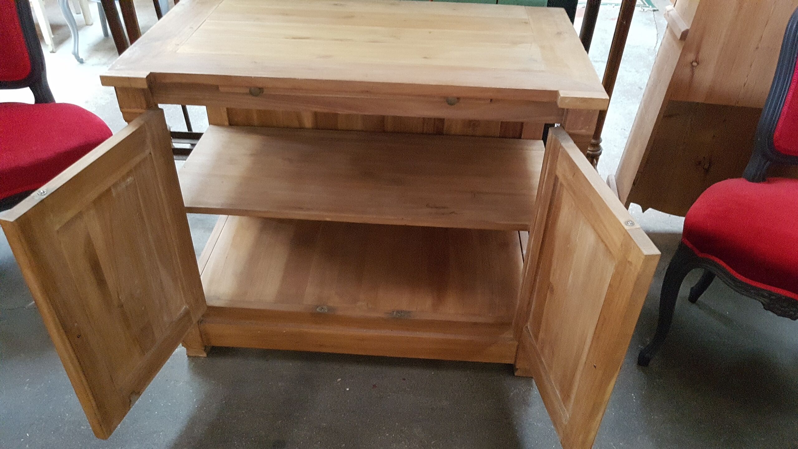 Raw acacia storage unit
