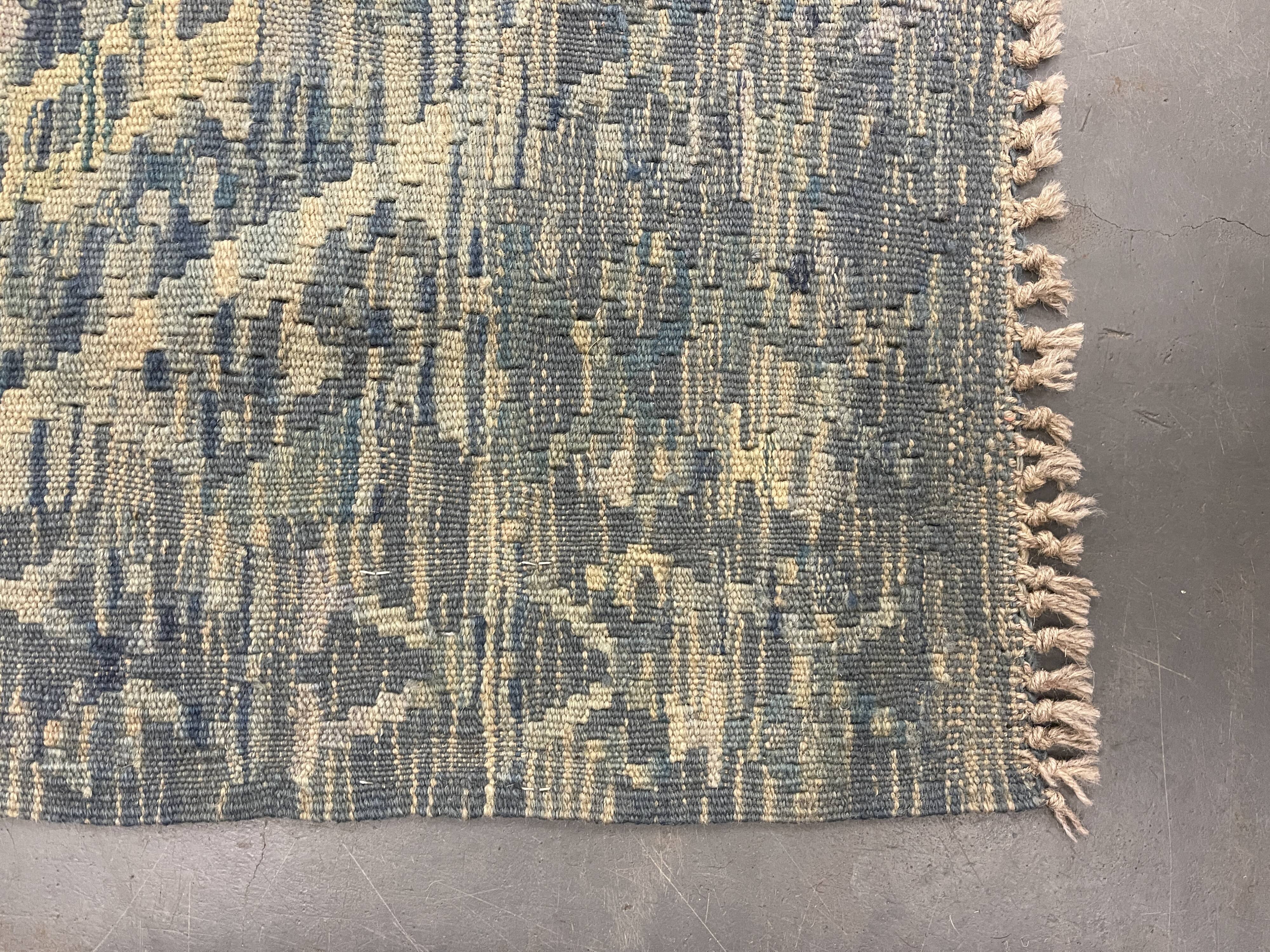 Geometric Kilim Rug, Bule Beige Contemporary Wool Carpet 195 x 128 cm