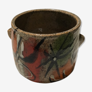Pot in ceramics