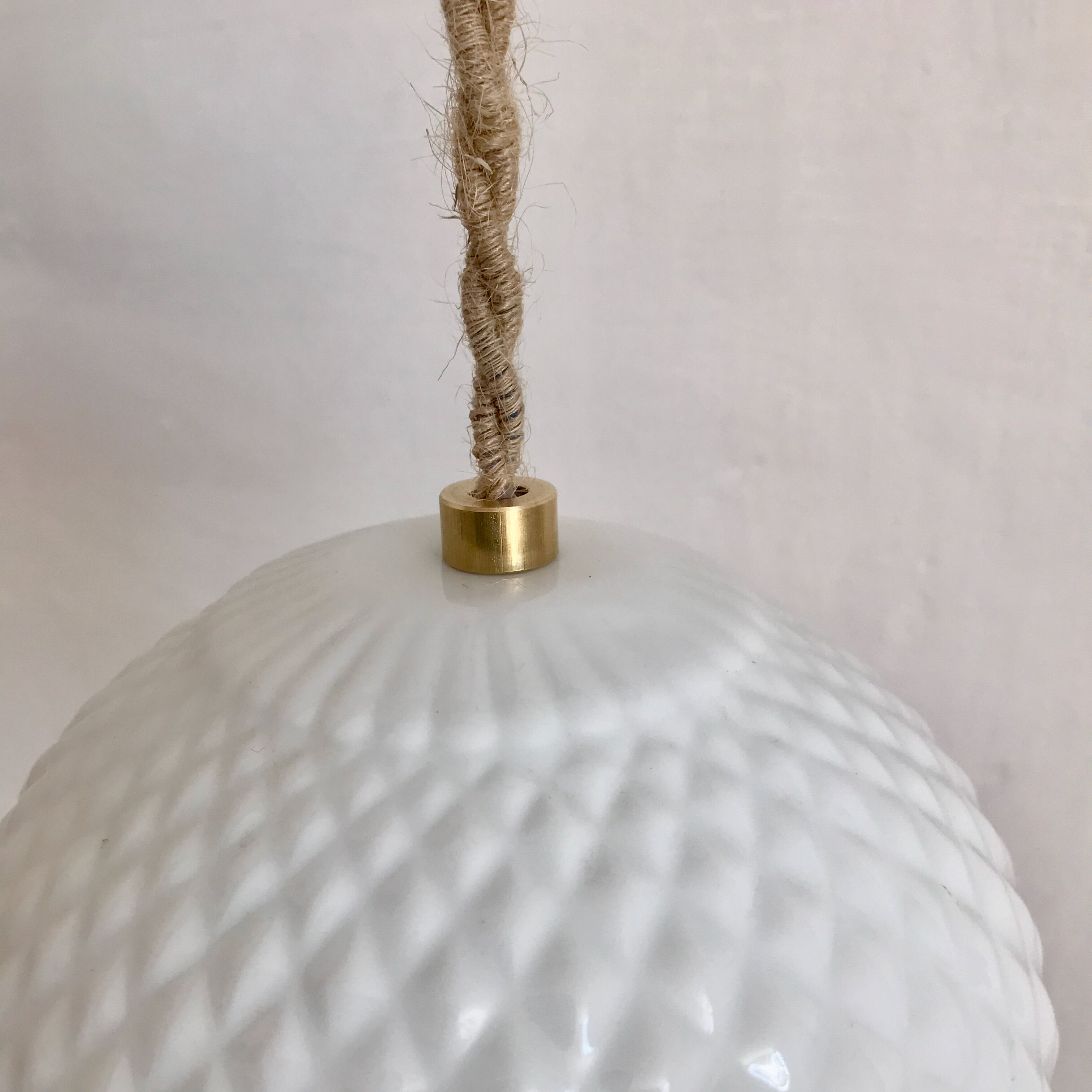 White opaline suspension