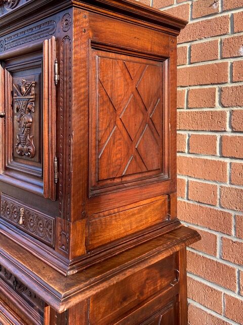 Cabinet louis XIII in walnut 19th era