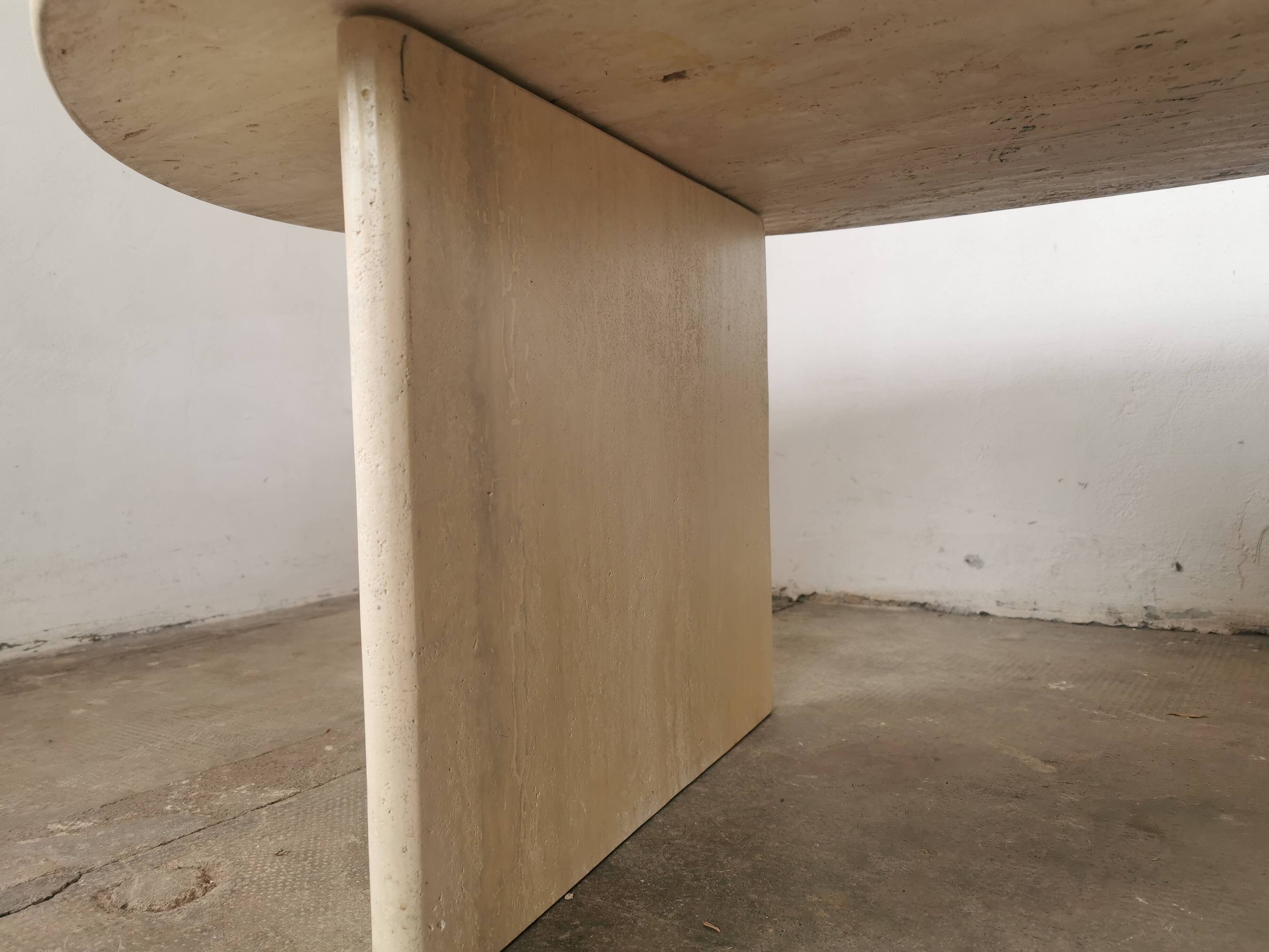 Oval coffee table in travertine, marble from the 70s/80s