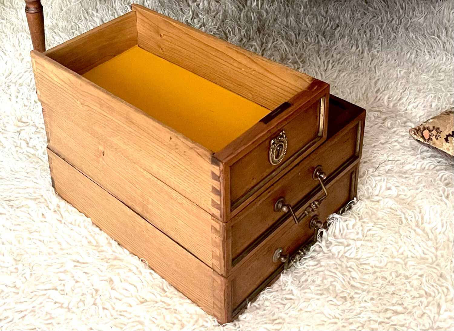 Commode bois et laiton