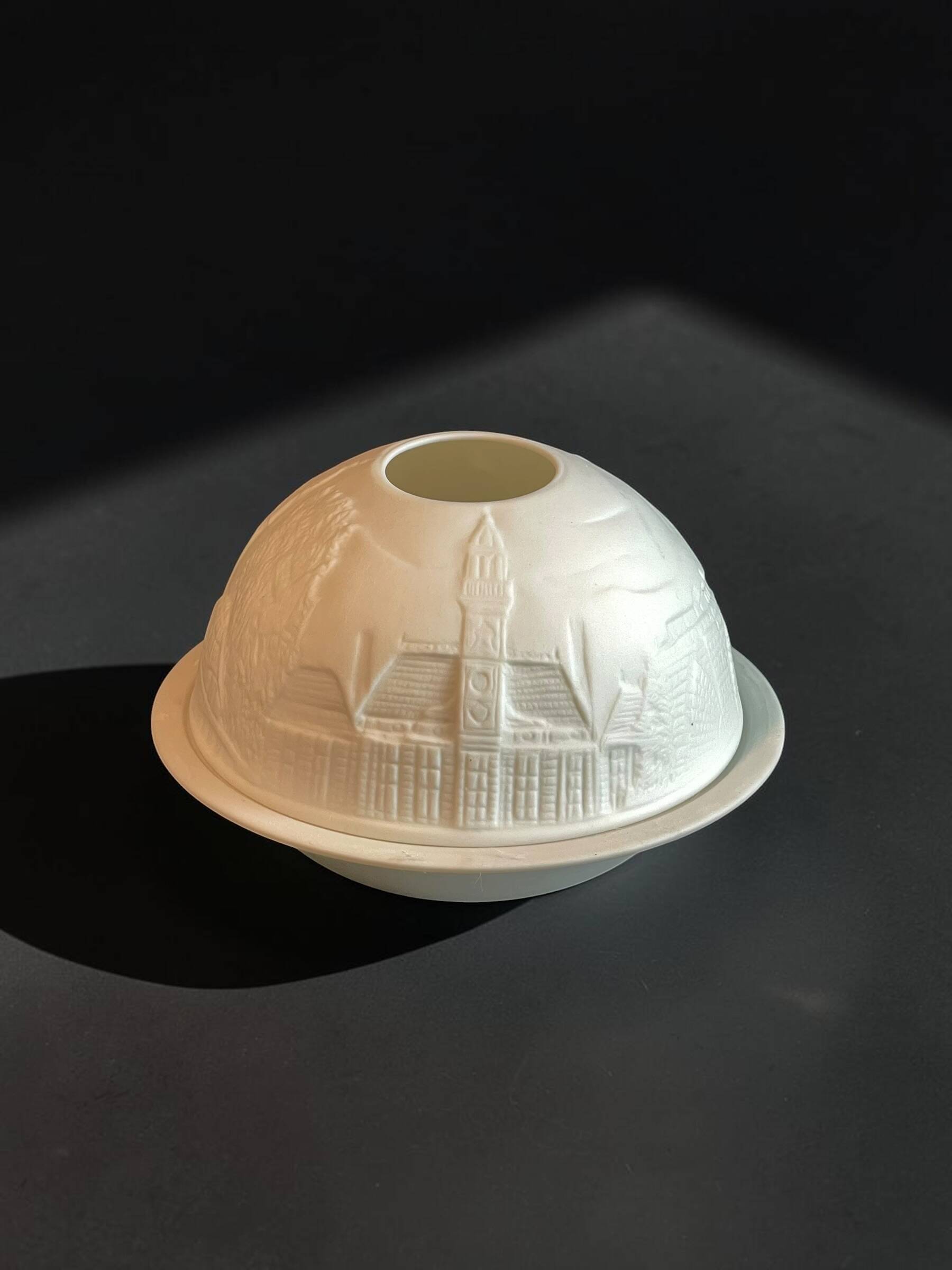 Porcelain lithophane photophore from Limoges