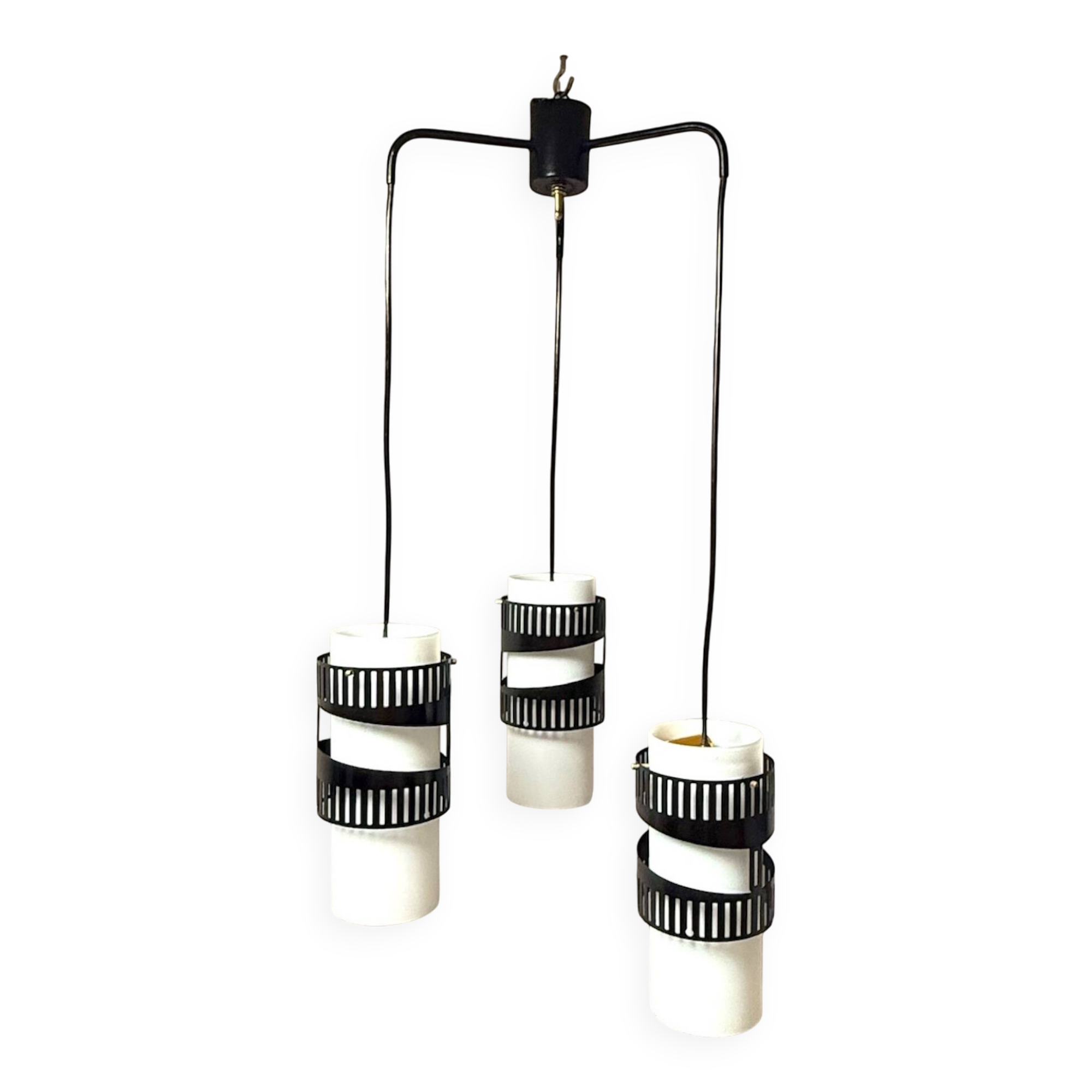 Suspension à trois lumières en métal et verre opalin, années 1960