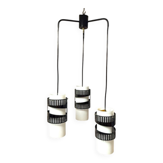 Suspension à trois lumières en métal et verre opalin, années 1960