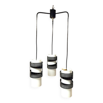 Suspension à trois lumières en métal et verre opalin, années 1960